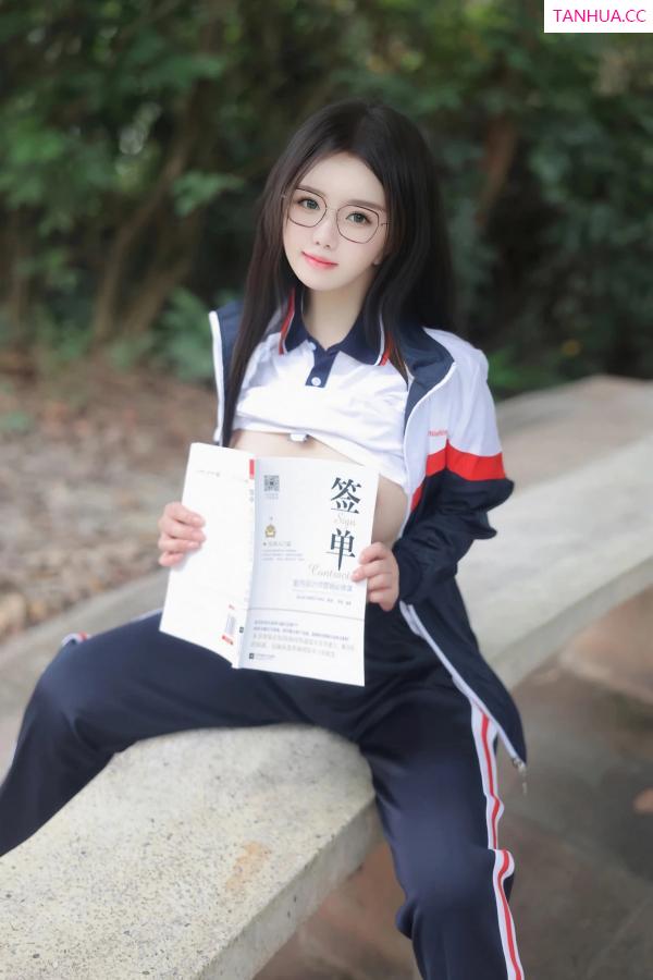   [XiuRen]高清写真图 2024.04.02 No.8335 小薯条nienie 美臀性感第82张图片